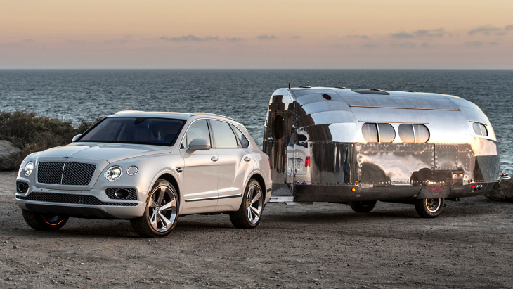 Bentley Bentayga с прицепом Bowlus Road Chief