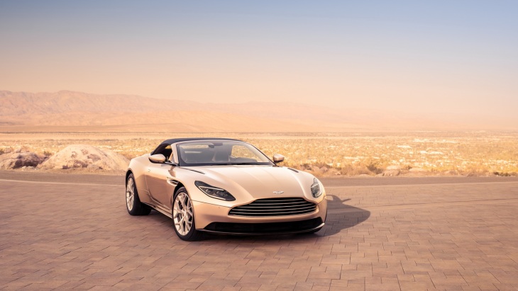 Кабриолет Aston Martin DB11 Volante