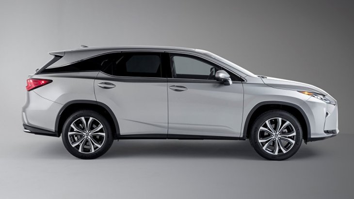 Семиместный кроссовер Lexus RX L