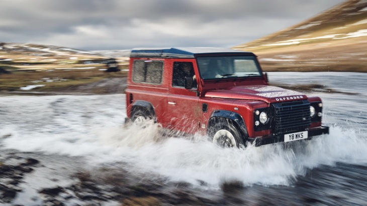 Внедорожник Land Rover Defender Works V8