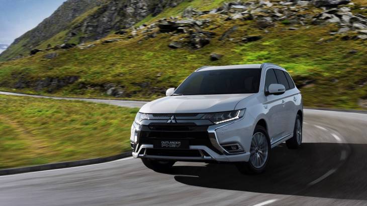 Обновлённый гибридный кроссовер Mitsubishi Outlander PHEV 2018 модельного года